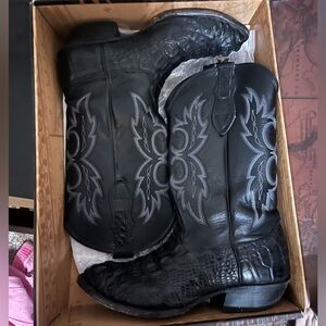 Men’s black crocodile cowboy boots size 9.5 m